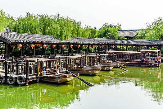 中国河南省开封清明上河园,宋代历史文化实景主题公园