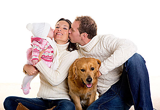 女婴,母亲,父亲,家庭,高兴,冬天,金毛猎犬,狗