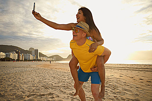 情侣,自拍,智能手机,科巴卡巴纳海滩,里约热内卢,巴西