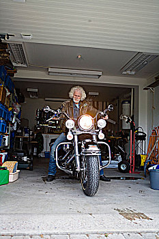 男人,旧式,摩托车,车库