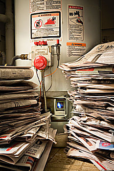 堆放,报纸,靠近,照亮,煮器