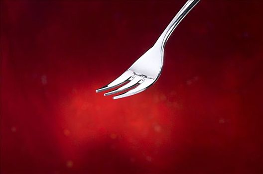 叉子,红色背景