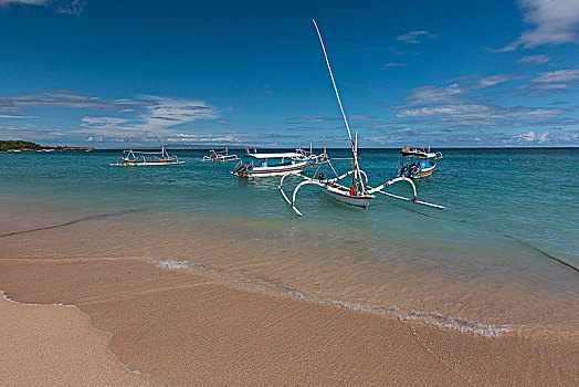巴厘岛海上渔船