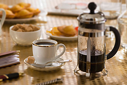 咖啡壶,一杯咖啡,早餐