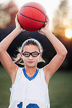 女孩,头像,戴着,运动,护目镜,拿着,篮球