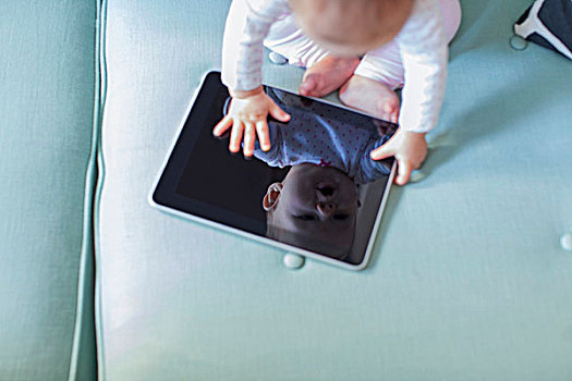 女婴,平板电脑