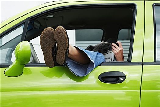 女人,拿着,报纸,腿,休息,车窗