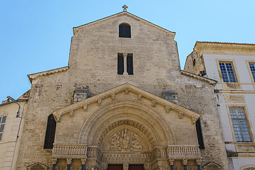 法国普罗旺斯阿尔勒老城区的小教堂