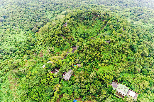 航拍海南海口火山口国家地质公园,海口石山火山群国家地质公园,雷琼世界地质公园海口园区,风炉岭火口