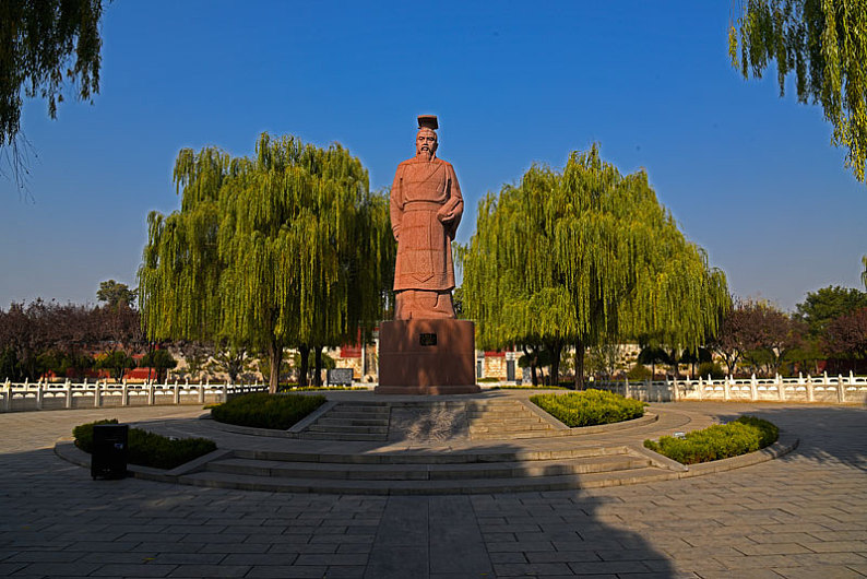 河南安陽市湯陰縣羑里城周文王塑像_高清圖片_全景視覺