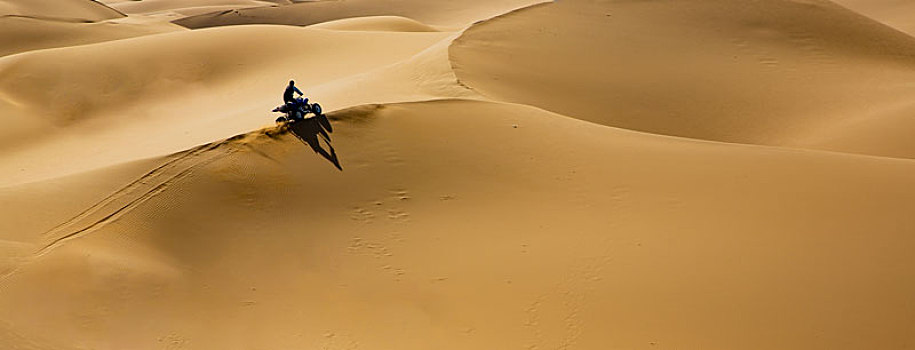 沙漠飞车