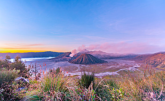 日出,烟,婆罗摩火山,山,正面,背影,婆罗莫,国家公园,爪哇,印度尼西亚,亚洲