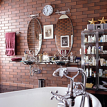 旧式,风格,浴室,浴缸,水龙头,器具,现代,盥洗盆,椭圆,镜子,墙壁