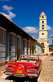 经典,红色,漂亮,雪佛兰,敞篷车,鹅卵石,街道,特立尼达,古巴,老,殖民地,乡村