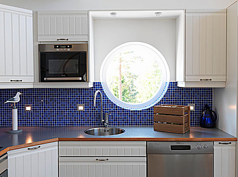 窗户,高处,水槽,斯堪的纳维亚,厨房,蓝色,图案,砖瓦