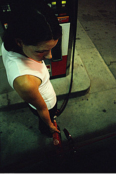 女人,加油站,填充,油箱,加拿大