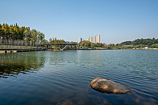 长沙麓谷尖山湖风光