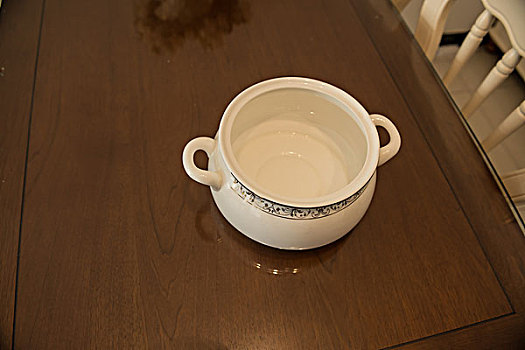 白色餐具陶瓷汤盆