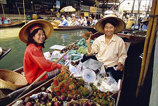 泰国,曼谷,丹能沙朵水上市场,水上市场,女人,船,销售,水果