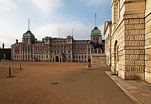 伦敦白厅大街,国宴厅和皇家骑兵营