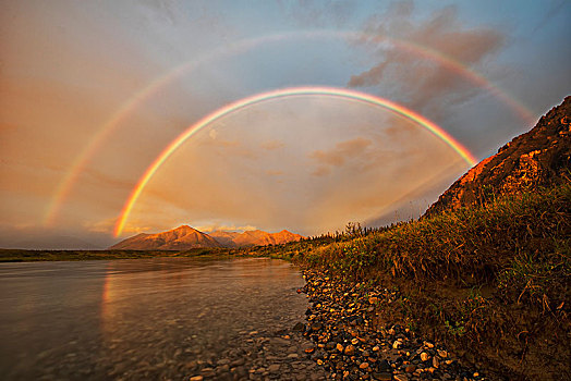 一对,彩虹,日落,上方,山,风,河,外皮,育空,加拿大