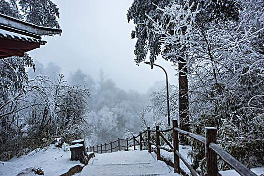 峨眉山雪景