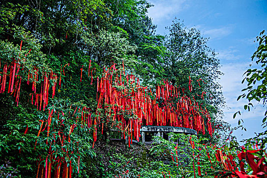 重庆綦江古剑山古寨门祈福丝带