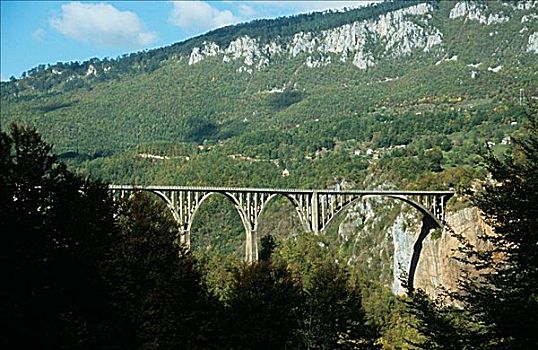 桥,黑山
