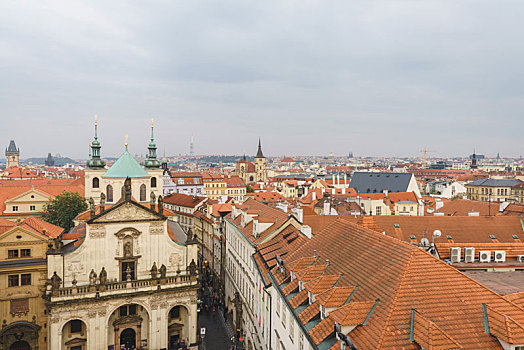 俯瞰布拉格老城区黄昏景观