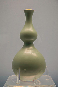 龙泉窑青釉葫芦瓶