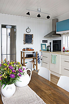 白色,花瓶,花,木桌子,正面,厨房操作台,白墙