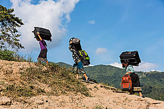 女人,拿,手提箱,背包,抬头,琅勃拉邦,省,老挝