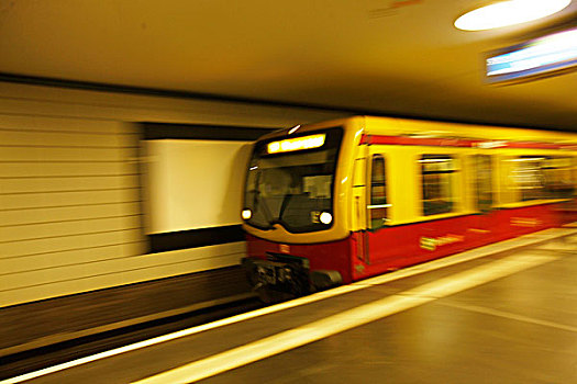 subway,train,leaving,platform,德国地铁