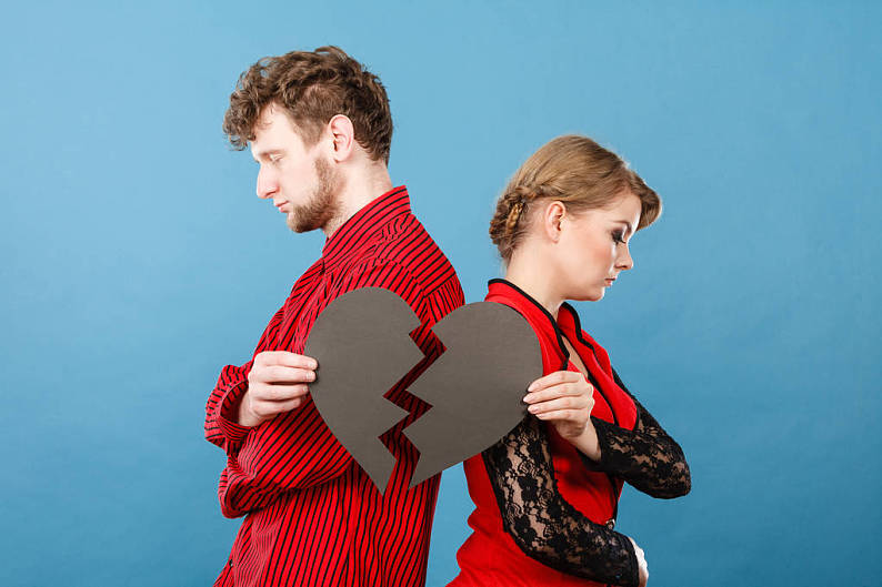 情侣_伤心_分手_离开_关系_情感_人_相爱_年轻_两个_一半_爱人_图片