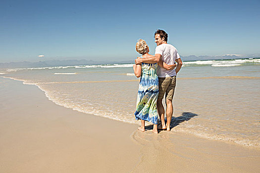 后视图,高兴,男人,走,母亲,沙滩,海滩