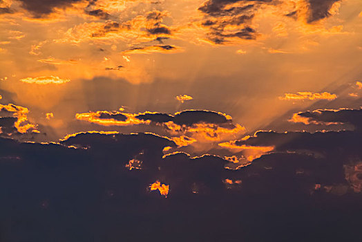 彩霞天空