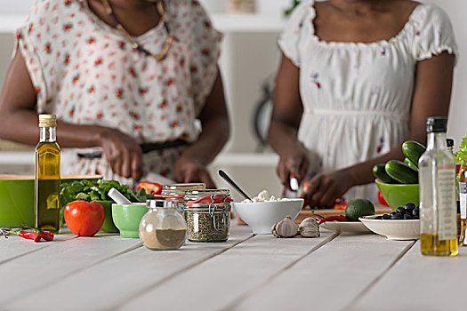 两个,面貌不明,非洲女人,烹调,厨房,制作,健康沙拉,蔬菜