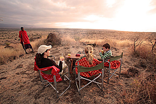家庭,饮料,日落,旅行队,靠近,安伯塞利国家公园,肯尼亚