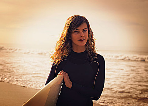 女青年,冲浪板,海滩,安达卢西亚,西班牙