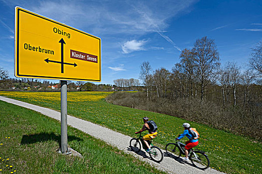骑车,电,自行车,靠近,教堂,区域,上巴伐利亚,巴伐利亚,德国,欧洲