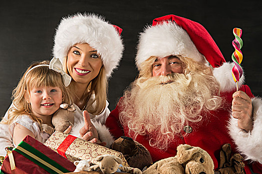 圣诞老人,坐,在家,家庭,小女孩,母亲,给,礼物