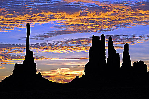 日出,图腾,杆,石头,排列,逆光,纪念碑谷,亚利桑那,美国,北美