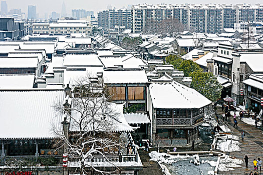 俯瞰雪后的老门东景区建筑群