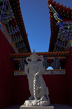 寺庙门前的门神韦陀,黑龙江海林