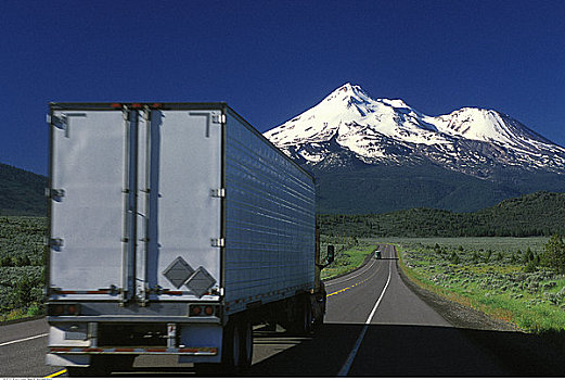 后视图,运输,卡车,公路,沙斯塔山,加利福尼亚,美国