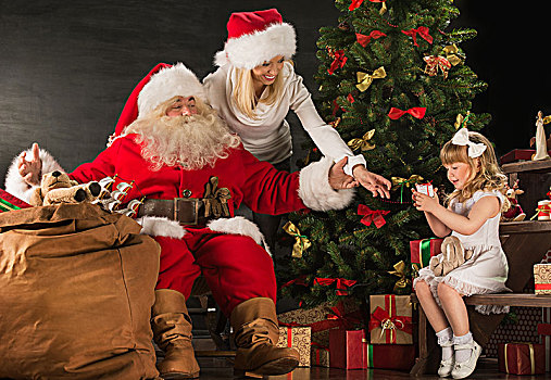 照片,可爱,女孩,母亲,圣诞老人,在家,靠近,圣诞树