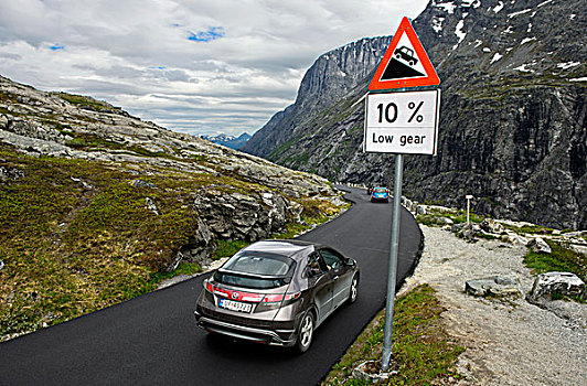 汽车,警告标识,正面,陡坡,山路,西部,挪威,欧洲