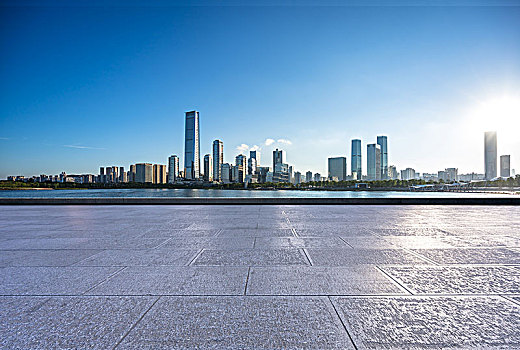城市廣場(chǎng)與天際線