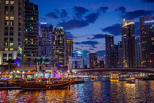 阿联酋迪拜码头之夜