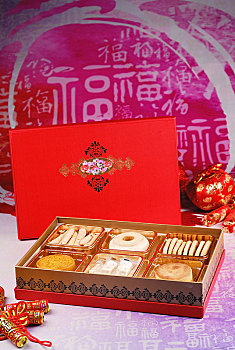 中式风格红色喜庆礼盒